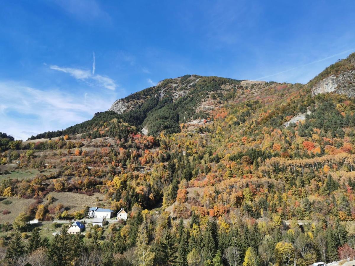 Les couleurs d'automne sur les massifs de l'Oisans